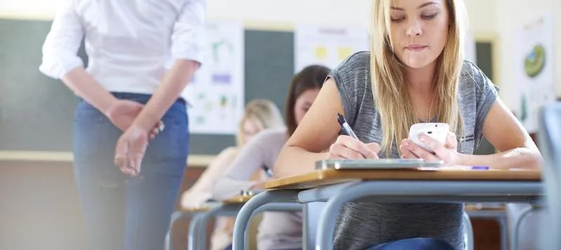 Co grozi za ściąganie na maturze? Odkryj surowe konsekwencje tego ryzykownego wyboru