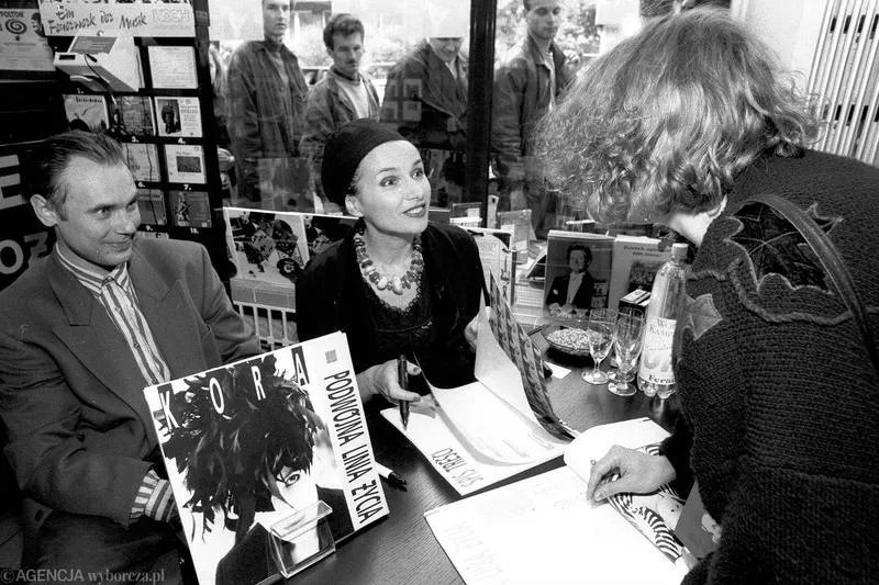 Głęboki dźwięk zabawy w klucz: wstrząsająca historia dziecka w czasach wojny