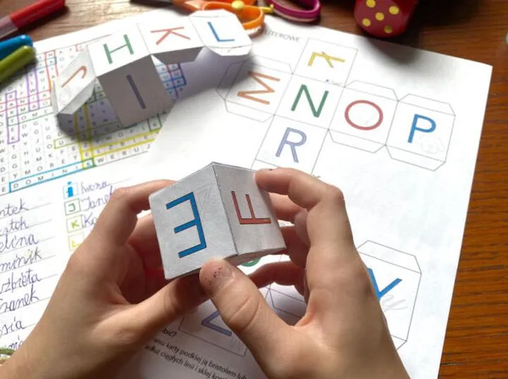 Jak kolejność wprowadzania liter wpływa na naukę czytania u dzieci?